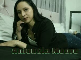 Antonela_Moore