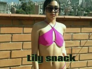 Lily_snack