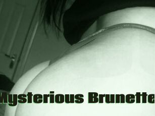 Mysterious_Brunette